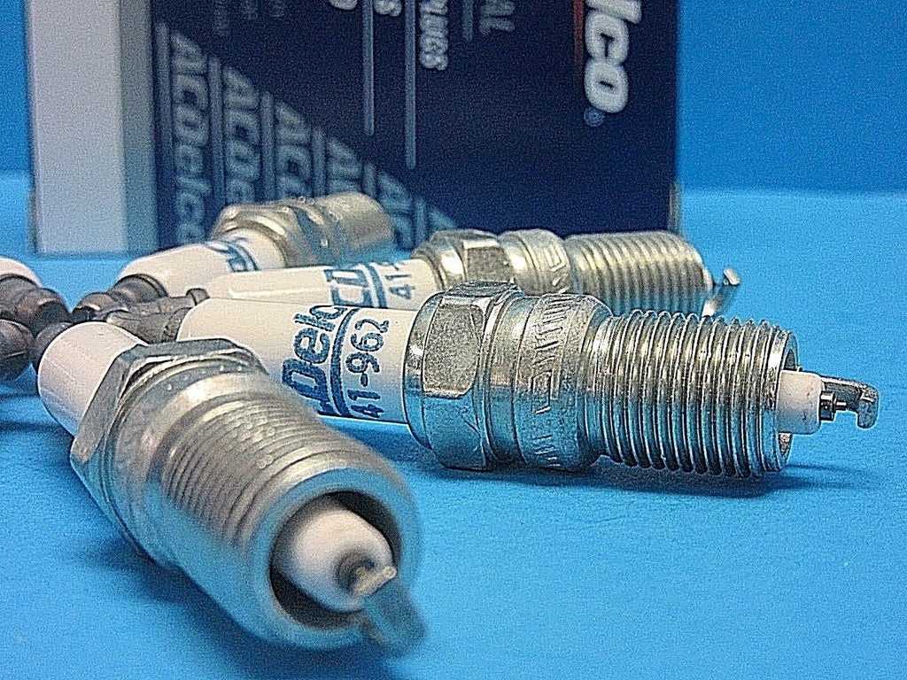 8 Spark Plugs Genuine GM ACDELCO 41962 OEM # 19299585 Double Platinum V8
