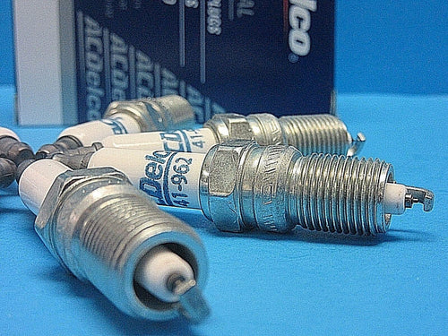 8 Spark Plugs Genuine GM ACDELCO 41962 OEM # 19299585 Double Platinum V8