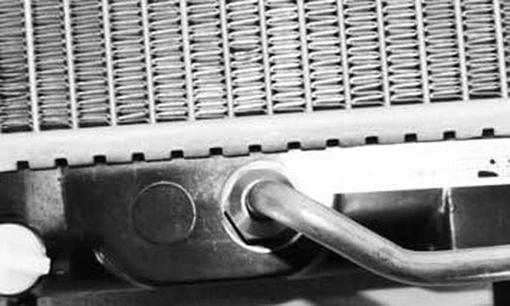 1393 Mitsubishi/Dodge 1-Row Plastic Aluminum Replacement Radiator