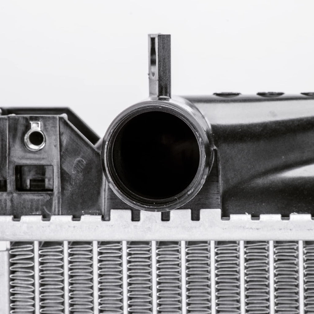 2506 Radiator Compatible with 1999-2004 Chevrolet Geo Tracker