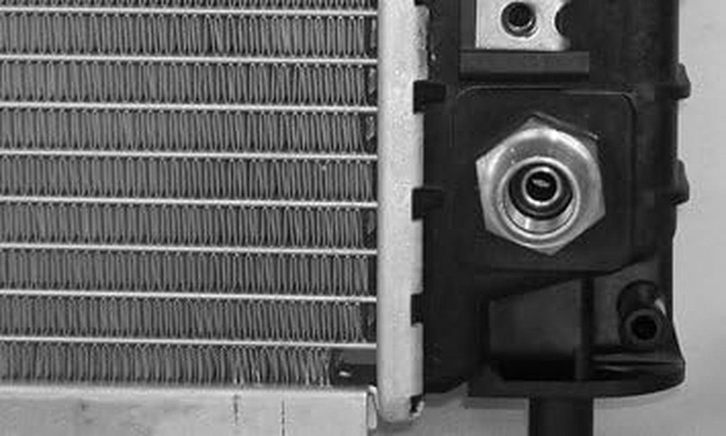 2260 Radiator Compatible with 1997-2004 Ford F- Series Pickup (Hvy Dty)