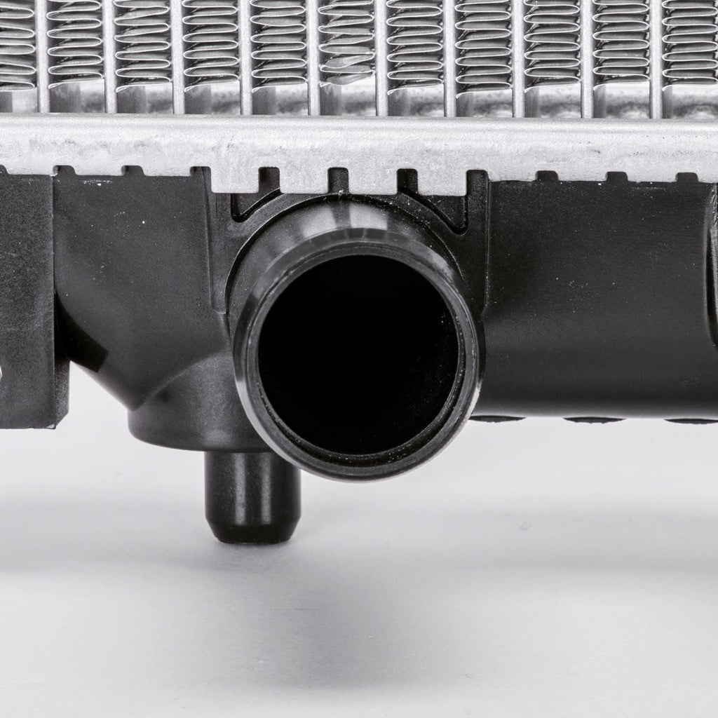 2506 Radiator Compatible with 1999-2004 Chevrolet Geo Tracker
