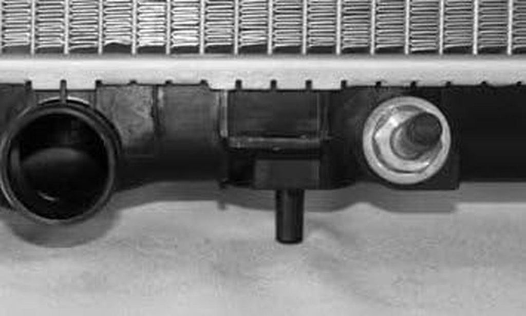 1158 Infiniti/Nissan 1-Row Plastic Aluminum Replacement Radiator