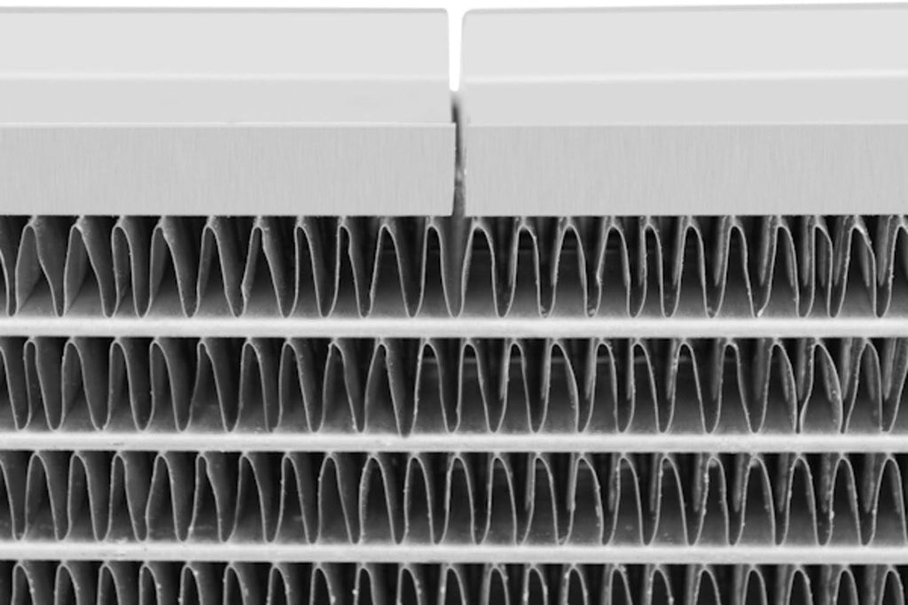 MMRAD-MUS-97BA Bracketed Aluminum Radiator Compatible with Ford Mustang Automatic 1997-2004 Silver