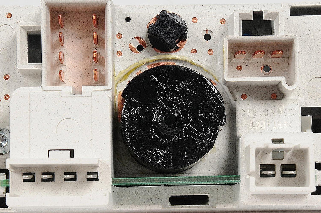 22738890 GM Original Equipment Heating and Air Conditioning Control Panel