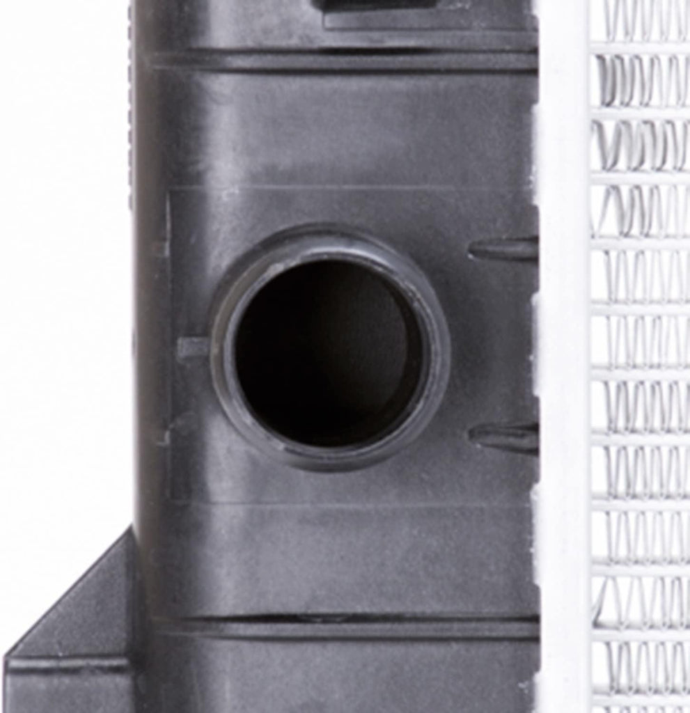 2775 Compatible with Chevrolet/Saturn 1-Row Plastic Aluminum Replacement Radiator