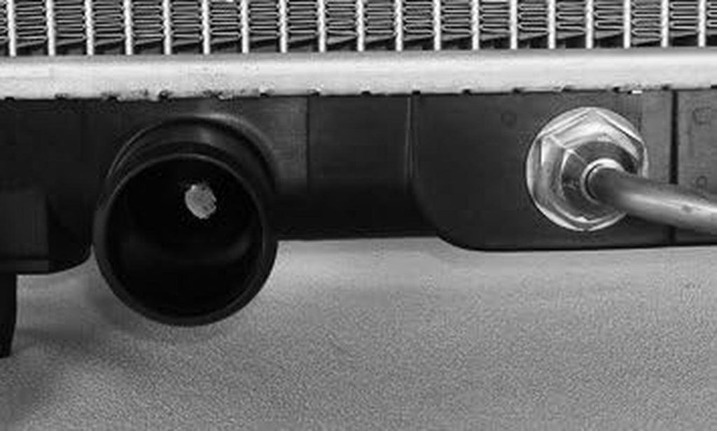 2617 Radiator Compatible with 2003-2006 Mitsubishi Outlander